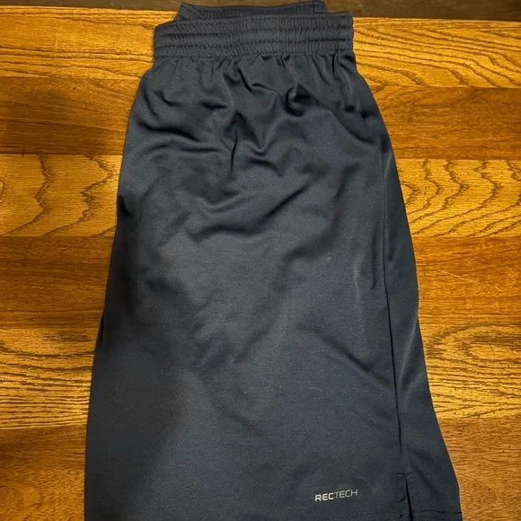 Old Navy Men's Dark Blue Athletic Shorts - Picture 3 of 4